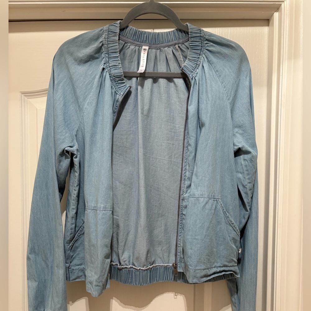 Women’s Fabletics Francesca denim zip up jacket size medium